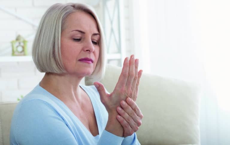 ¿Cómo cuidar tus huesos? Hábitos para prevenir el debilitamiento óseo